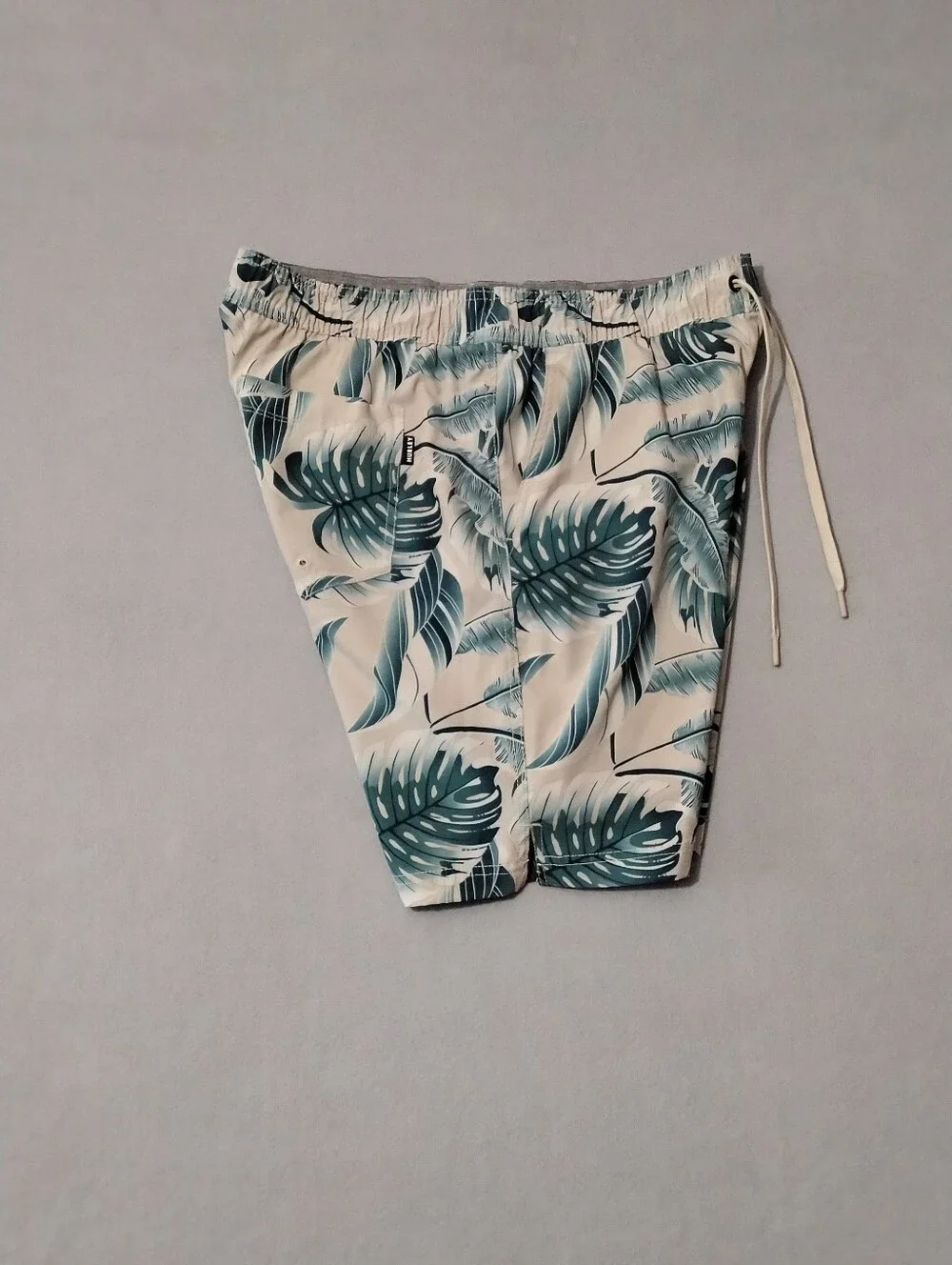 Hurley Compression Lined 8 Inseam Floral Print Elastic Waist Beach Shorts Large